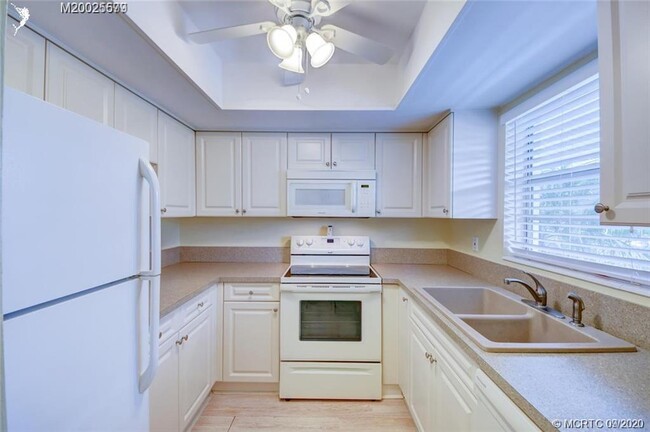 Foto del edificio - 2950 SE Ocean Blvd