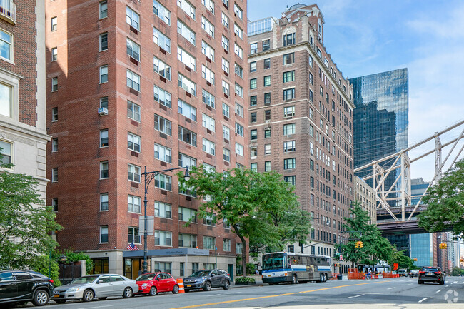 Foto del edificio - 16 Sutton Place