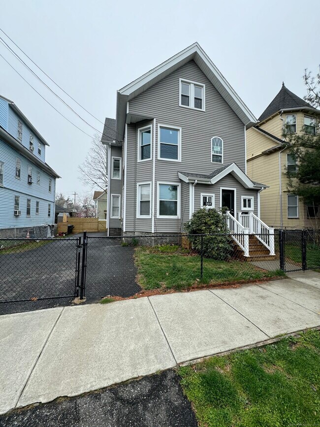 Building Photo - 557 Colorado Ave