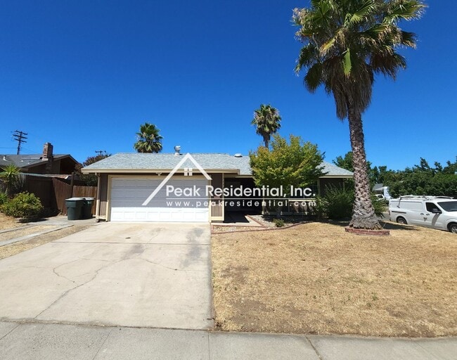 Photo - Cute Florin Area 3bd/2ba House with 2 Car ...