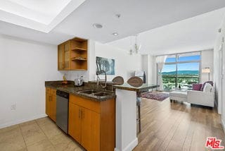 Building Photo - 13700 Marina Pointe Dr