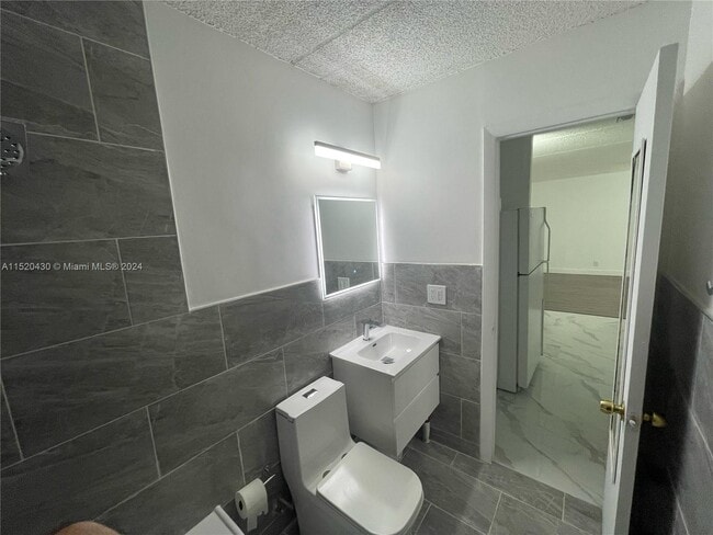 Building Photo - 3211 SW 44th St