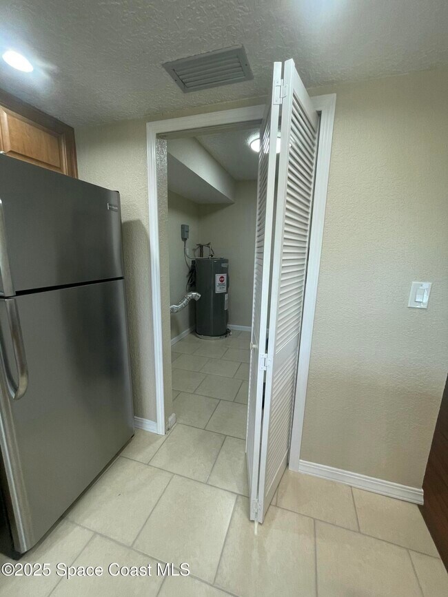 Building Photo - 503 Summerset Ct