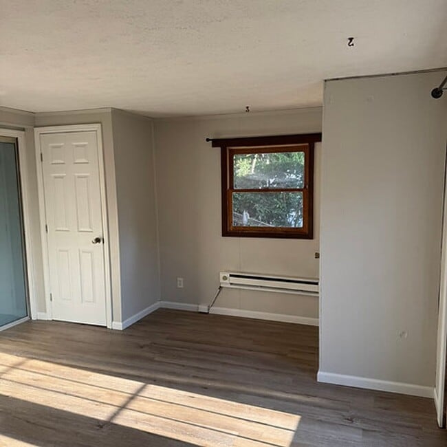 Building Photo - 319 1/2 N. Elm St.