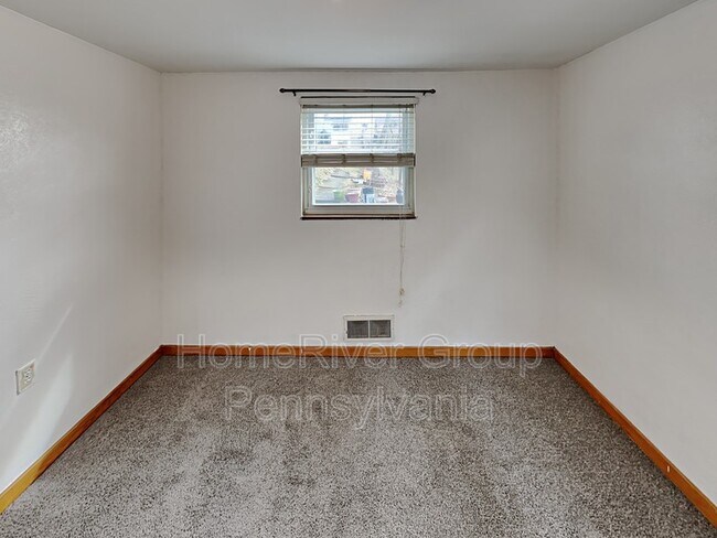 Building Photo - 2303 Saranac Ave