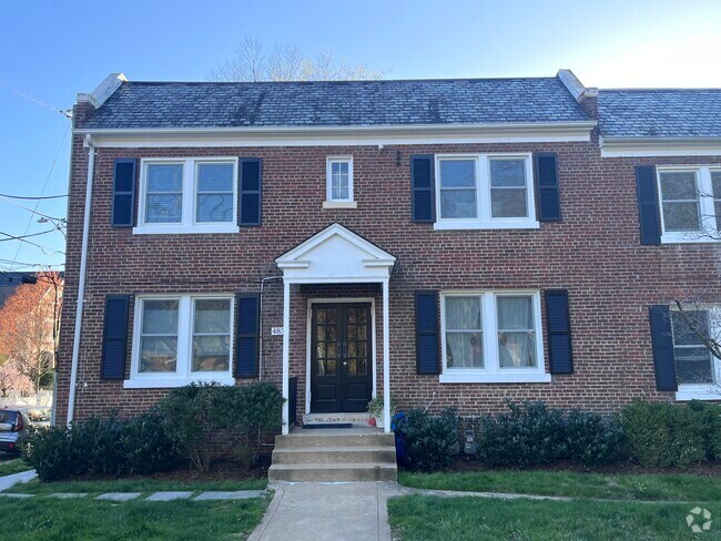 Building Photo - 4834 Reservoir Rd NW