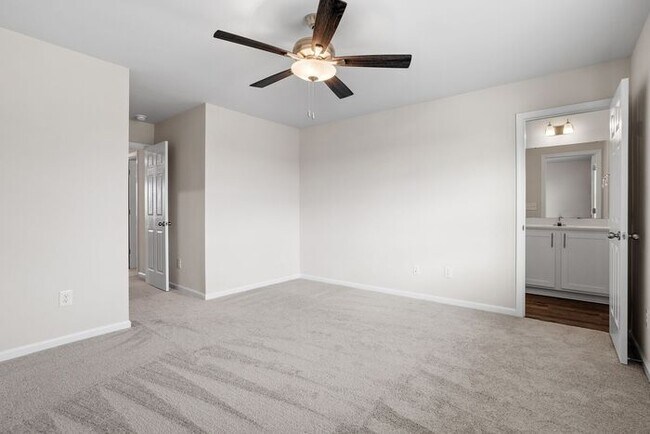 Foto del edificio - 3 Bd 2.5 Ba Townhome in Youngsville! First Month Free with 13 Month Lease!