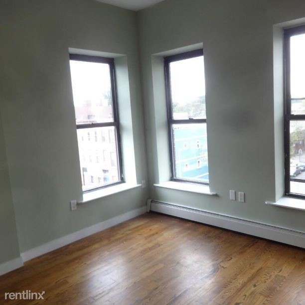Building Photo - 688 Halsey St