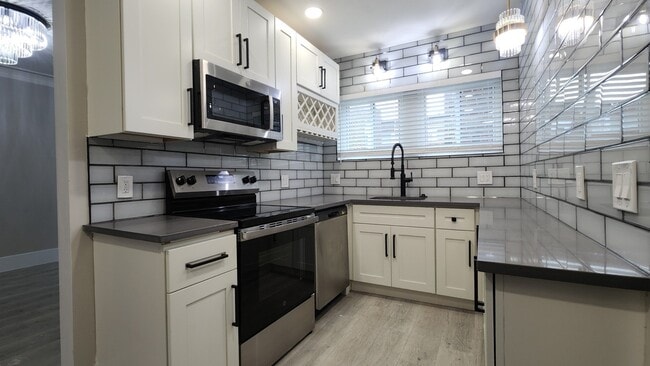 Building Photo - 7556 Byron Pl