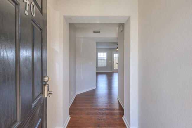 Foto del edificio - 240 Arapaho Dr