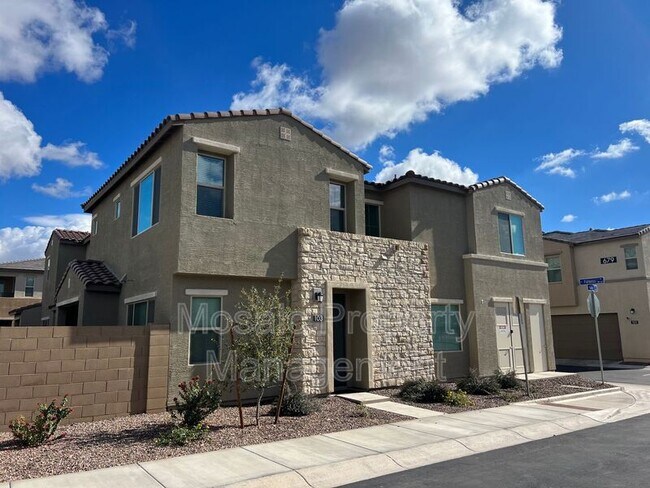 Building Photo - 678 E Furness Dr