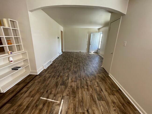 Building Photo - 3 Bedroom Convenient to Downtown and A&T