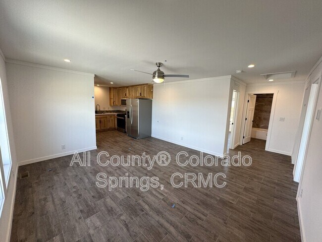 Building Photo - 690 E Hahns Peak Ave