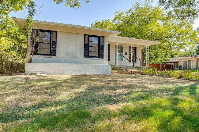 Building Photo - 3647 Washburn Ave