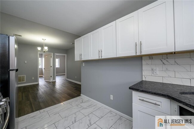 Building Photo - 305 Pershing Ave