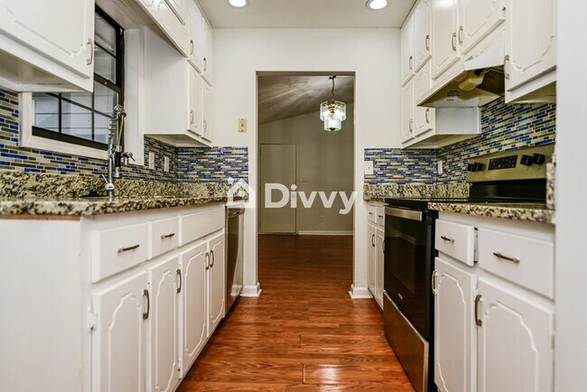 Foto del edificio - 716 Davis Rd, Stockbridge, GA 30281