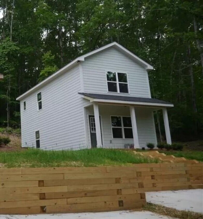Foto principal - 2 Bedroom Single Family Home - Forsyth County