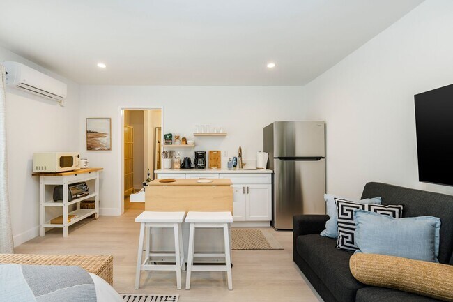 Interior Photo - 16 Fleet St