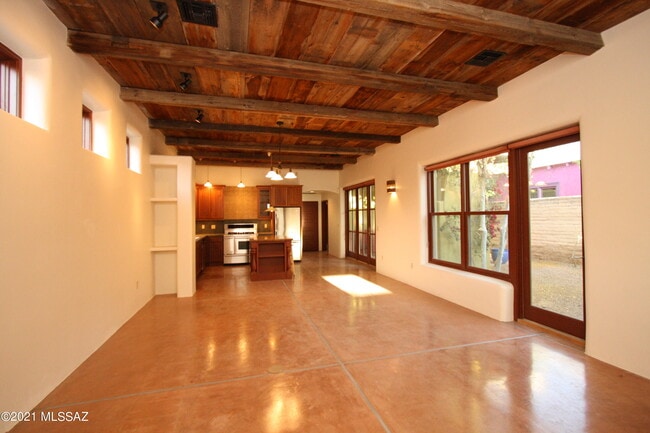 Building Photo - 841 S Meyer Ave