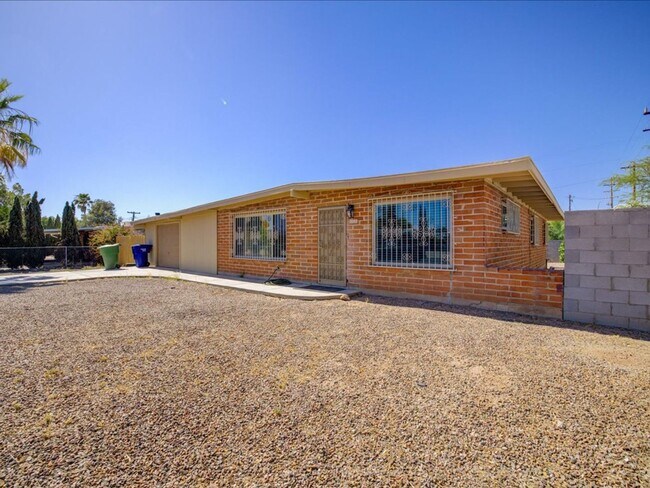 Foto del edificio - 3 Bed / 2 Bath Eastside Home on Kolb