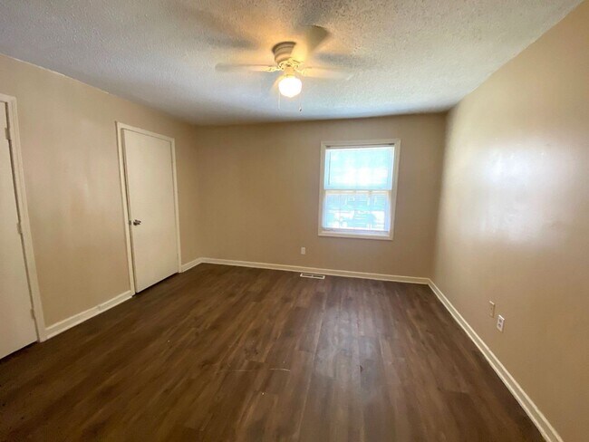 Foto del edificio - 5203 Flowering Peach Dr