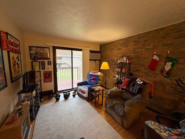 Foto del edificio - Three bedroom one bathroom townhouse for rent