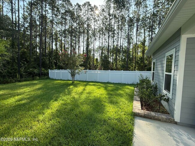 Building Photo - 323 Holly Forest Dr