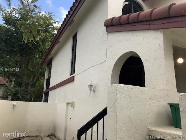 Foto principal - 337 Ives Dairy Rd