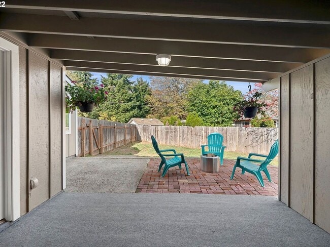 Building Photo - Beautiful Home on Corner Lot