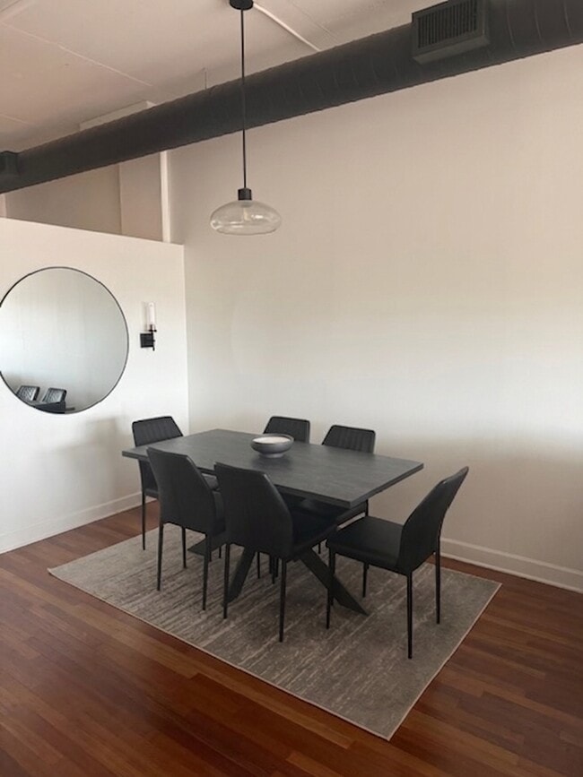 Building Photo - 1301 W Madison St