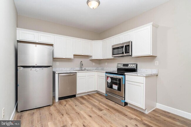 Building Photo - 62 Breckenridge St