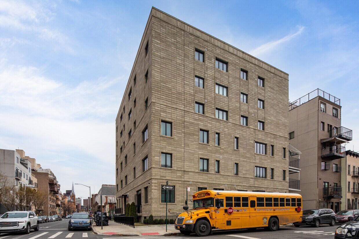 Building Photo - 54 Throop Ave