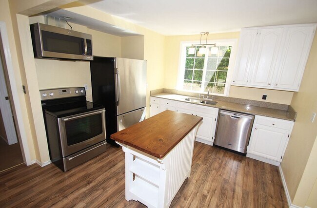 Building Photo - SPACIOUS, PRIVATE, 3 BED BOTHELL HOME FOR ...