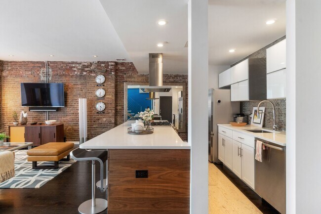 Foto del edificio - 136 Arlington St