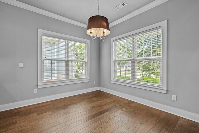 Comedor - 6508 W Knoll View Way