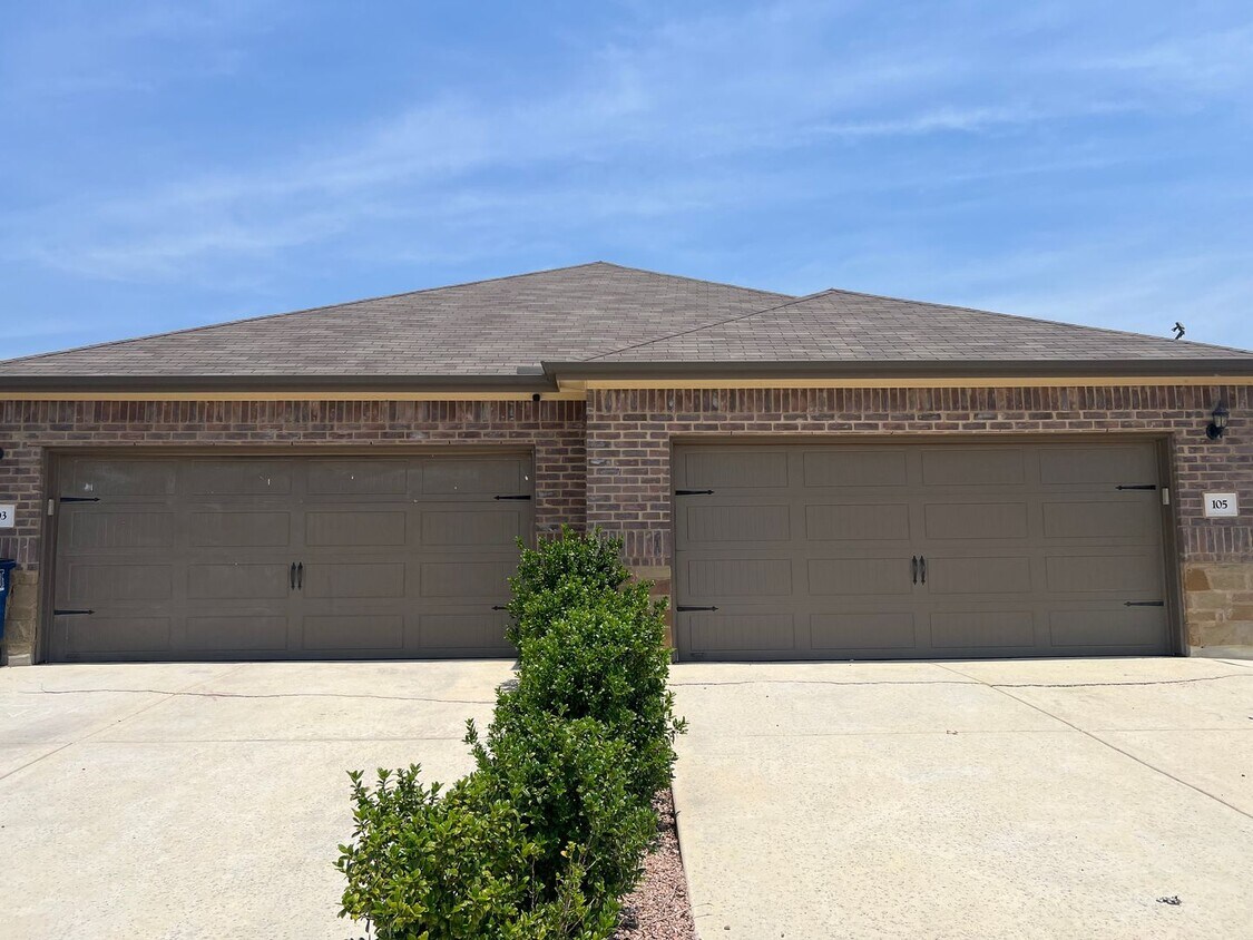 Foto principal - Luxury 3/2 duplex in great New Braunfels N...