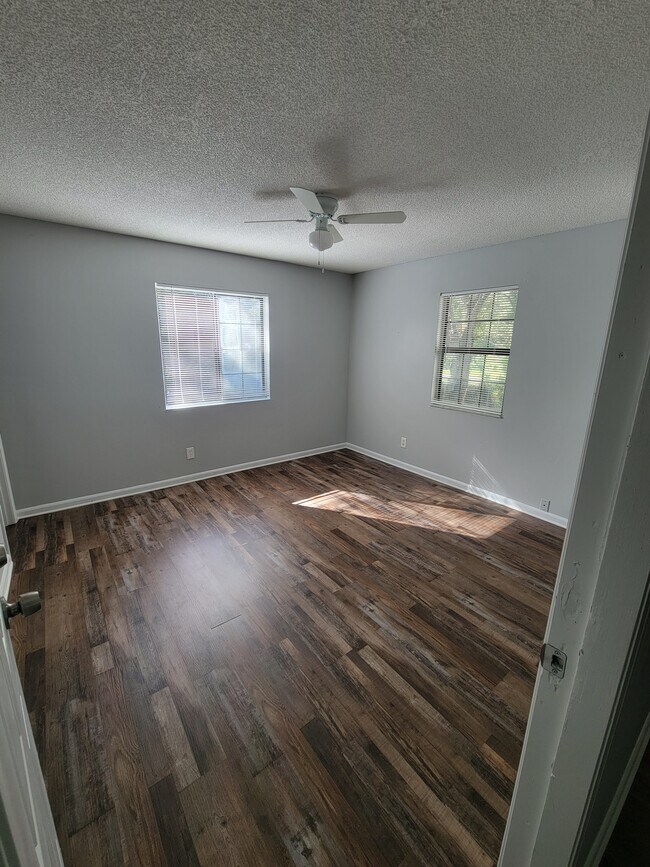 Foto del edificio - 8386 64th Ave