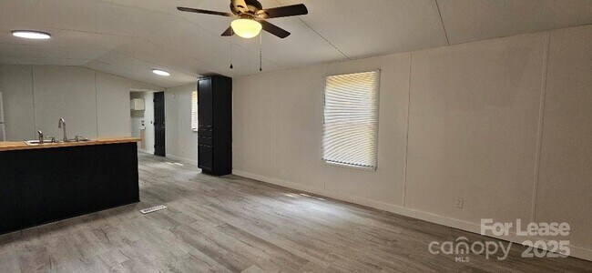 Building Photo - 10288 Silver Mine Rd
