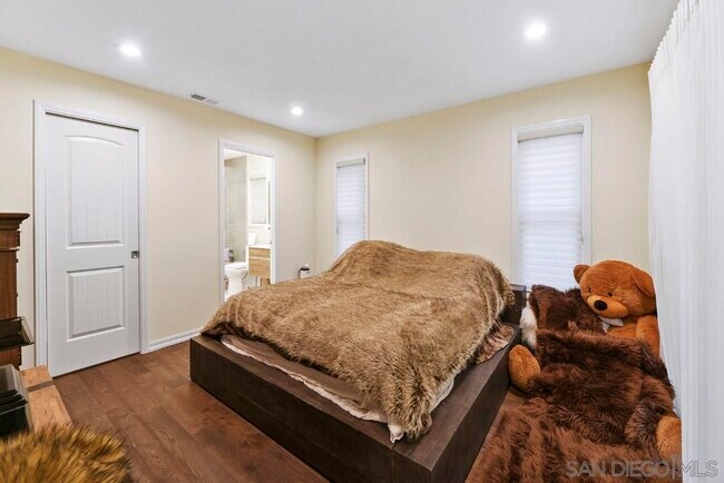 Foto del edificio - 2505 Hidden Valley Pl