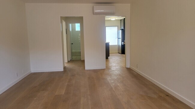 Foto del edificio - 2329 Wellesley Ave