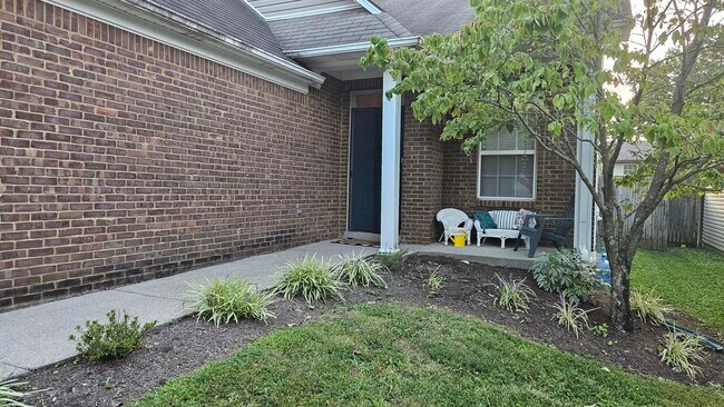 Foto del edificio - 265 Darenia Ln