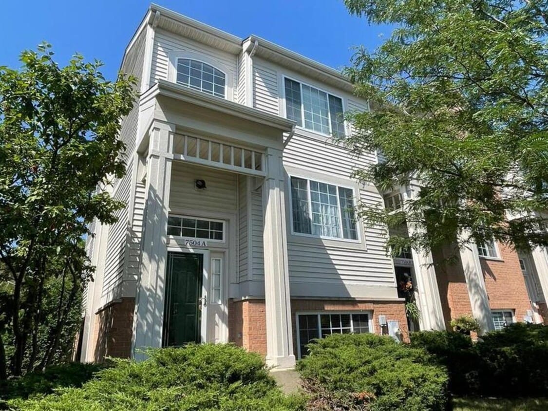 7504 Claridge Dr, Bridgeview, IL 60455 Townhome Rentals in Bridgeview