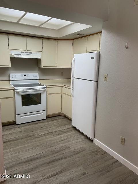 Building Photo - 1402 E Jen Tilly Ln