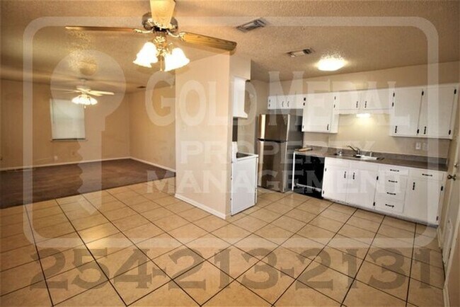 Building Photo - 804 Michelle Dr