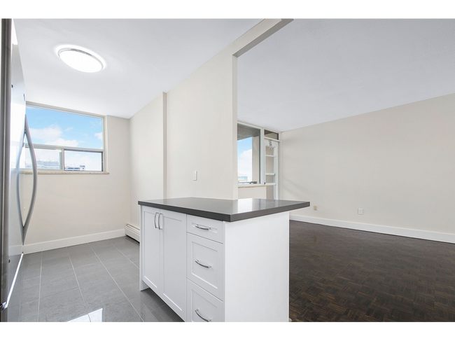 Building Photo - 765 Steeles Avenue West