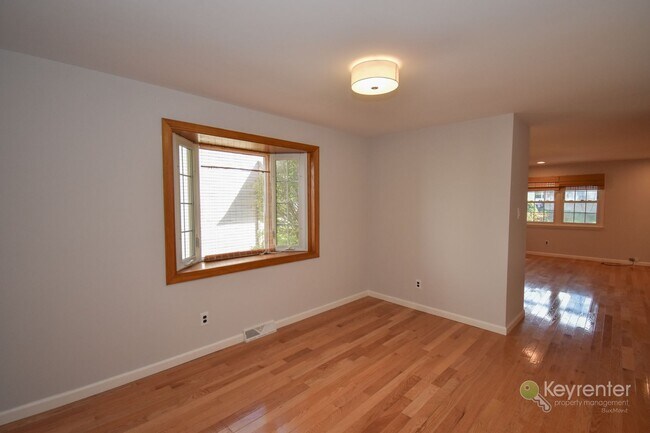 Foto del edificio - 3 Bed, 2.5 Bath Twin Home in Doylestown with Garage & Finished Basement
