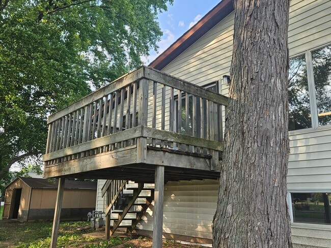 Building Photo - 2348 S Ridge Rd