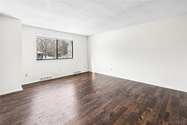Building Photo - 364 Cameco Cir