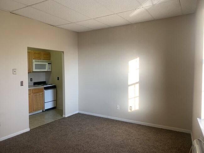 Foto del edificio - 33-37 W Main St (Courtside Building)