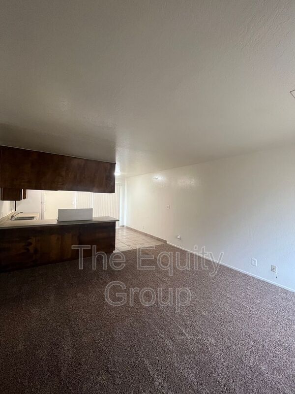 Foto del edificio - 10730 Railroad Ave